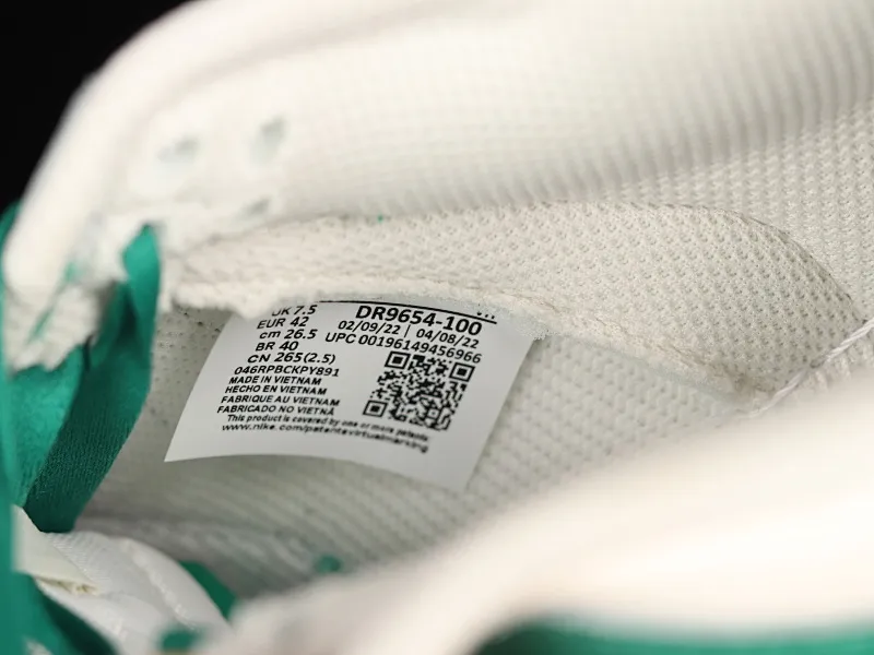 All Categories Nk SB Dunk Series Nk SB Dunk Low Low-top Sneakers Nk SB Dunk Low "Lottery" Heineken Color SB Smashed Backboard Fashion Casual Sneakers DR9654-100